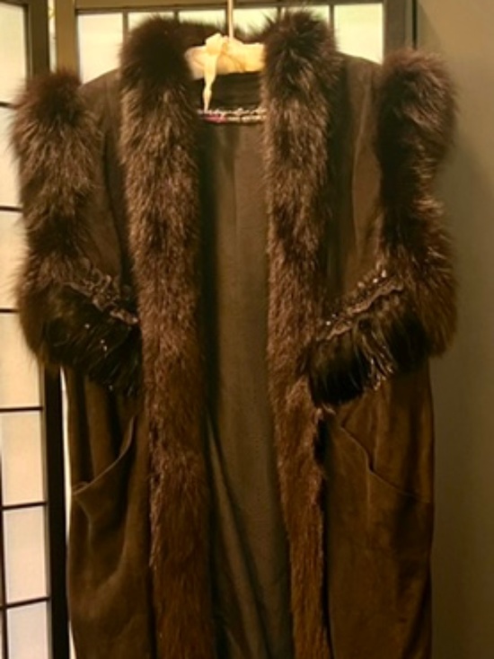 Marcy E Co. Jackets & Blazers - RARE VINTAGE ('80s/'90s) Marcy E Co. Sleeveless Suede Coat w/ Fox Fur Trim (OS)